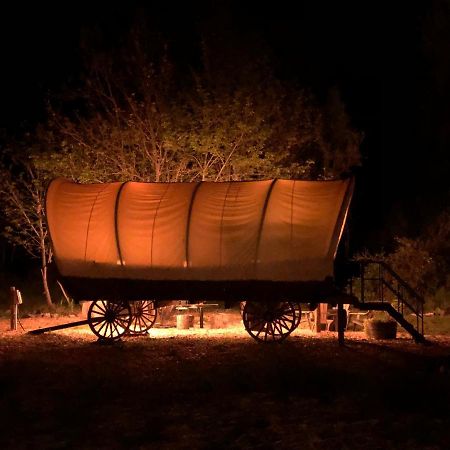 Cozy Wild West Covered Wagon Next To River Grants Pass Exteriér fotografie