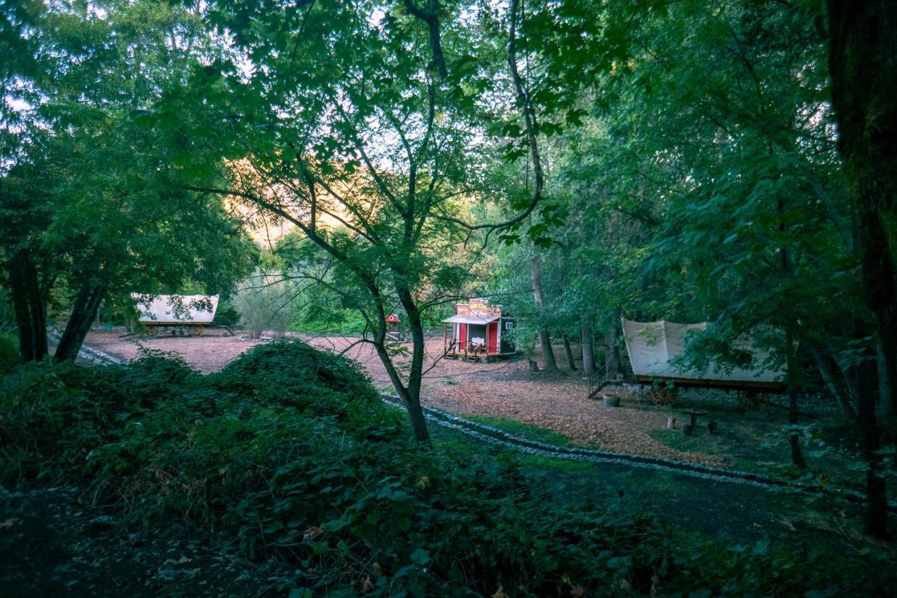 Cozy Wild West Covered Wagon Next To River Grants Pass Exteriér fotografie