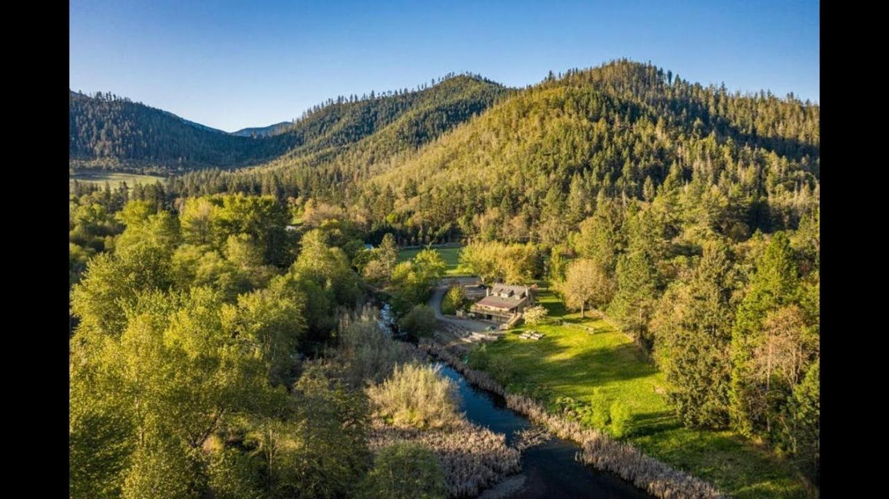 Cozy Wild West Covered Wagon Next To River Grants Pass Exteriér fotografie
