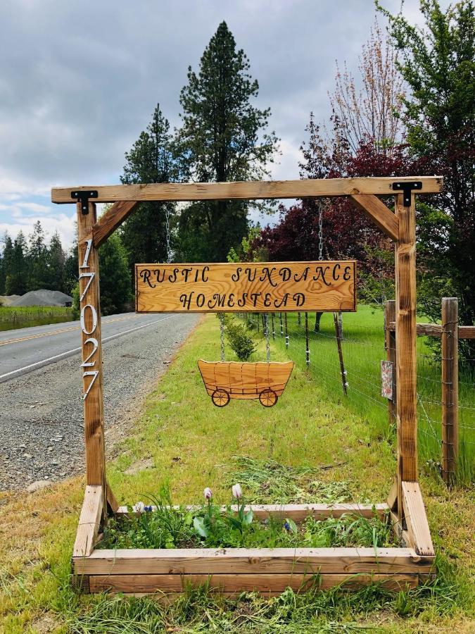 Cozy Wild West Covered Wagon Next To River Grants Pass Exteriér fotografie