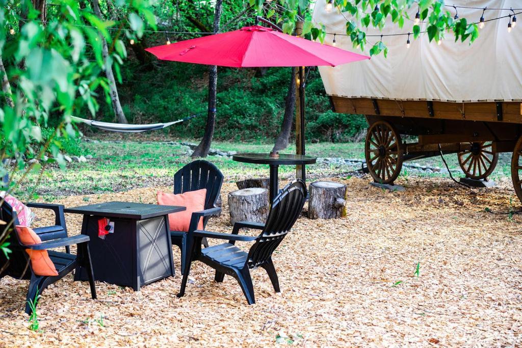 Cozy Wild West Covered Wagon Next To River Grants Pass Exteriér fotografie