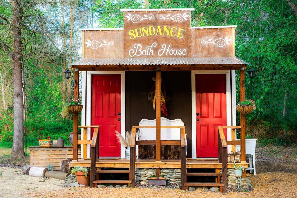 Cozy Wild West Covered Wagon Next To River Grants Pass Exteriér fotografie