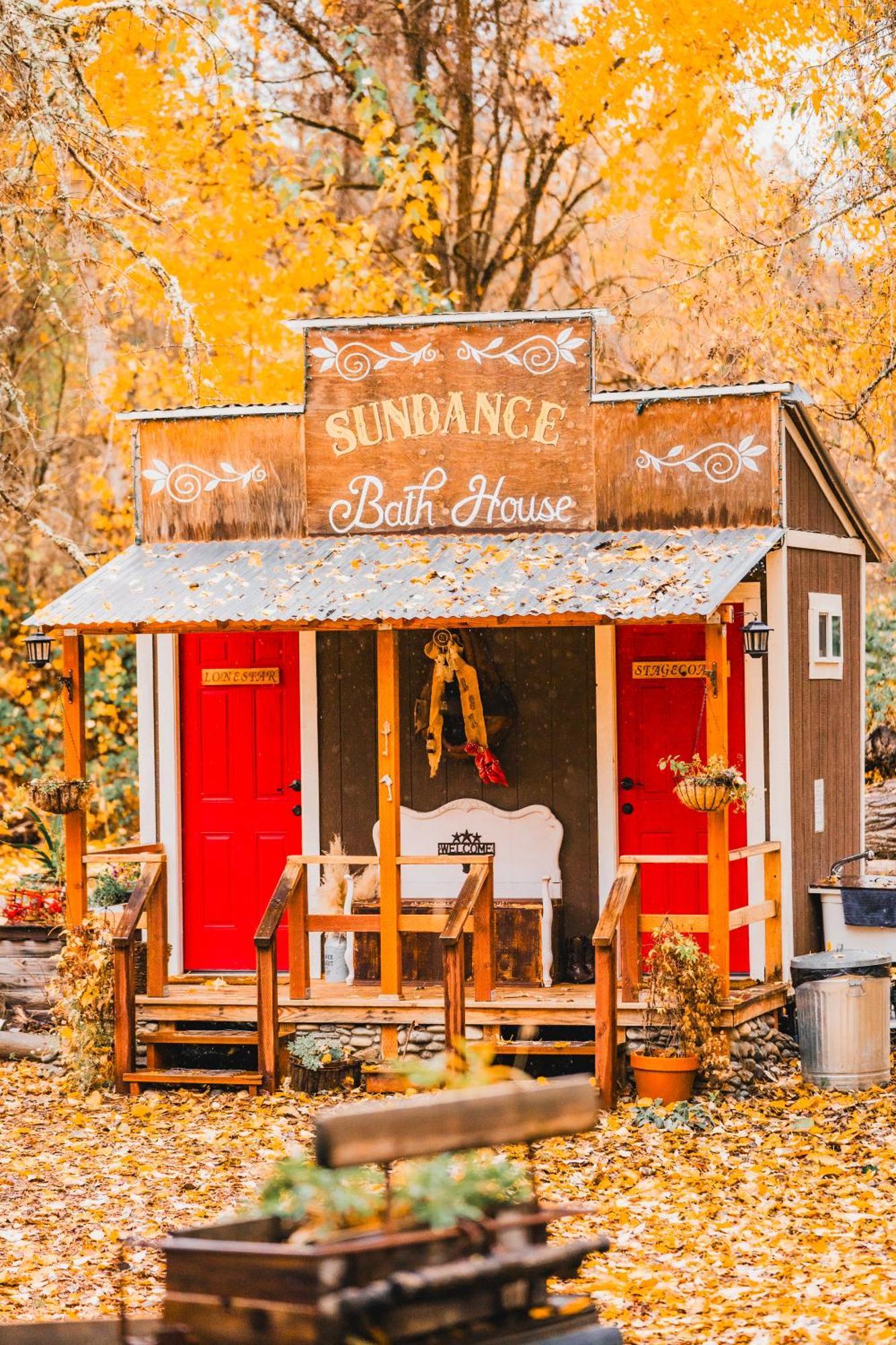 Cozy Wild West Covered Wagon Next To River Grants Pass Exteriér fotografie